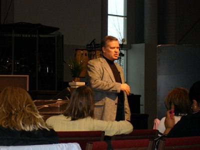 Dr. Eddie Hyatt teaching at Celebration Bible College
in St. Catharines, Ontario. (2007)